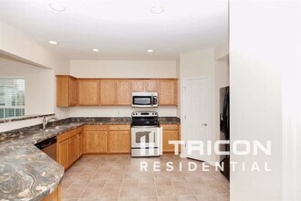 2037 Silverton Cir in Spring Hill, TN - Building Photo - Building Photo