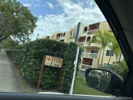 7740 Camino Real in Miami, FL - Building Photo