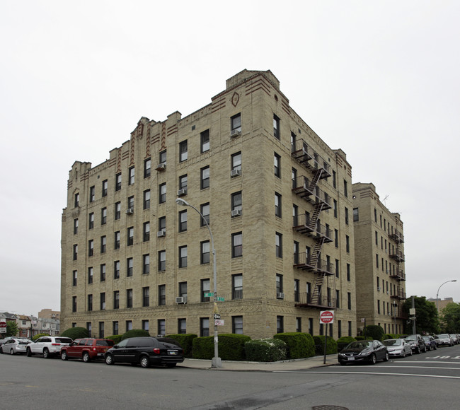 2402 65th St in Brooklyn, NY - Foto de edificio - Building Photo