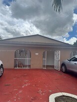 6534 SW 34th St in Miami, FL - Building Photo