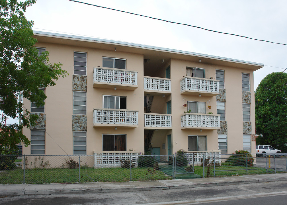 750 SW 5th St in Miami, FL - Building Photo