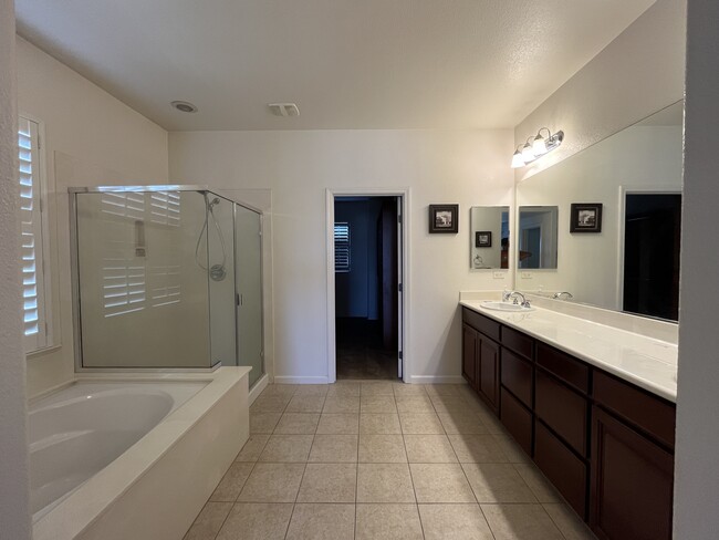 1037 Morning Glory Way in Oakley, CA - Foto de edificio - Building Photo