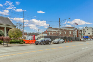 The Skyler on Hyde Park Square Apartamentos