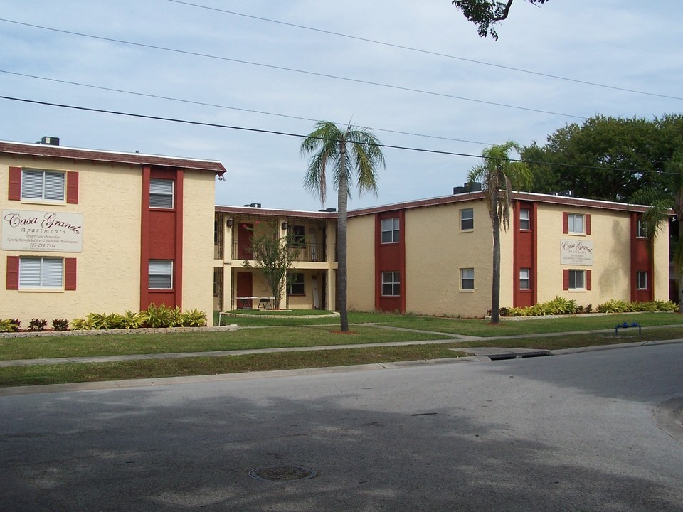 Casa Grande Apartments in St. Petersburg, FL - Building Photo