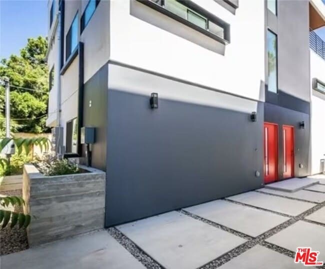 5638 Woodman Ave in Los Angeles, CA - Building Photo - Building Photo