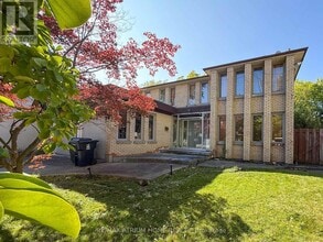 42 Fairchild Ave in Toronto, ON - Building Photo - Building Photo