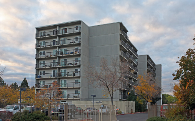 Sierra Manor I in Reno, NV - Foto de edificio - Building Photo