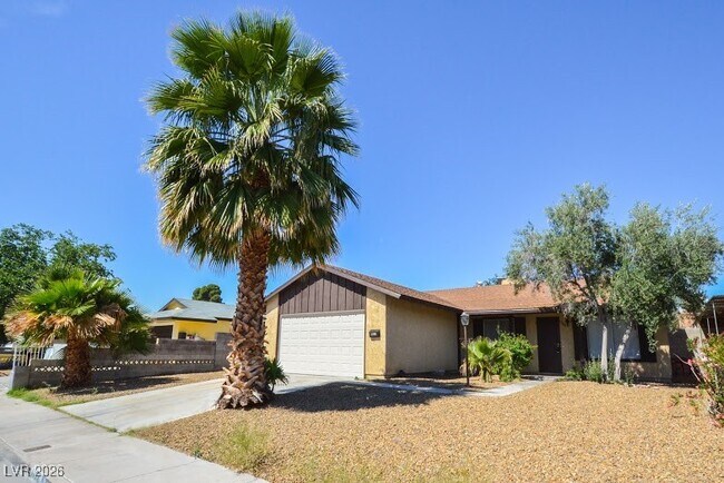 1108 Meadbrook St in Las Vegas, NV - Foto de edificio - Building Photo