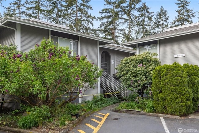 17104 NE 45th St in Redmond, WA - Building Photo - Building Photo
