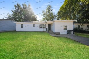 1020 S Holly Dr in Midwest City, OK - Building Photo