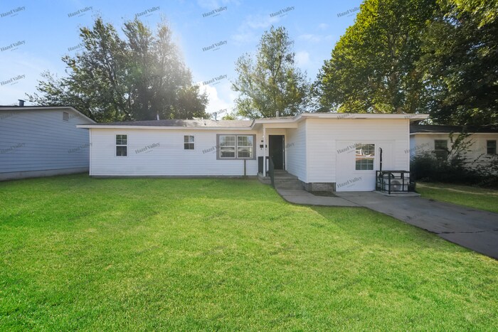 1020 S Holly Dr in Midwest City, OK - Building Photo