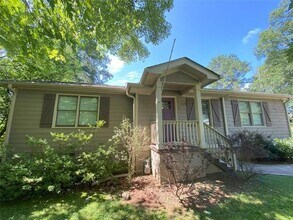 1076 Dell Ave SE in Smyrna, GA - Building Photo - Building Photo