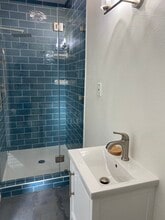 5325 Avenue R 1/2, Unit B in Galveston, TX - Foto de edificio - Building Photo