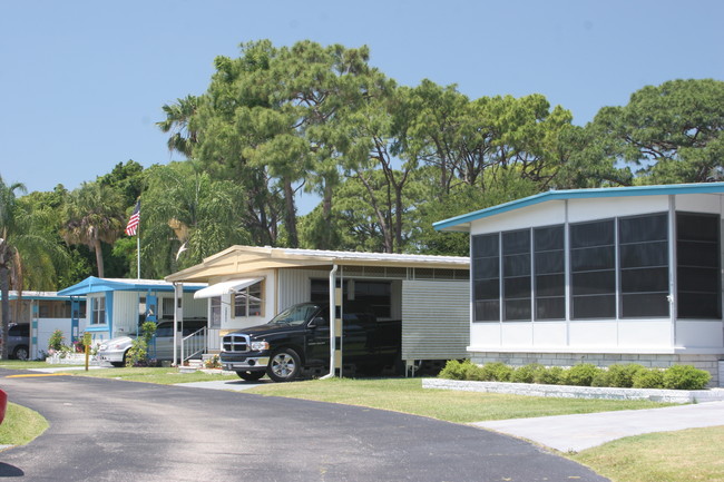 Imperial Courts Mobile Home Park in New Port Richey, FL - Building Photo - Building Photo