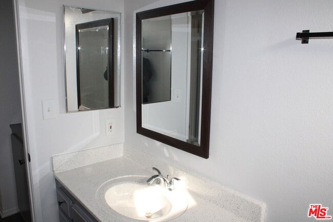 12100 Birch Ave in Hawthorne, CA - Building Photo - Building Photo