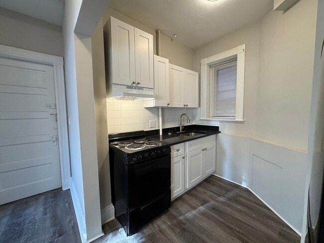 8 Langmaid Ave in Somerville, MA - Building Photo - Building Photo