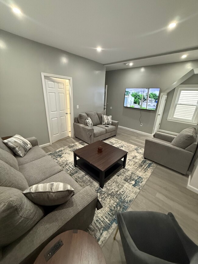 72 Seymour Ave in Newark, NJ - Foto de edificio - Building Photo