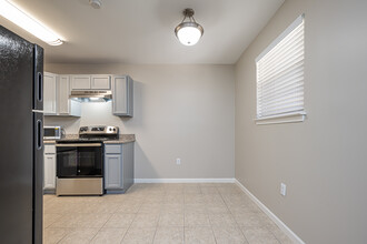 City View Apartments - Internet Included! in Baton Rouge, LA - Building Photo - Interior Photo