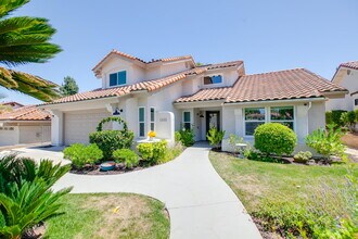 1233 Columbus Way in Vista, CA - Building Photo - Building Photo