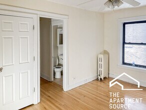 514 W Cornelia Ave, Unit 206 in Chicago, IL - Building Photo - Building Photo