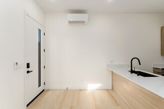 4603 Almayo Ave in San Diego, CA - Foto de edificio - Building Photo