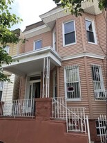 1402 New York Ave in Union City, NJ - Building Photo