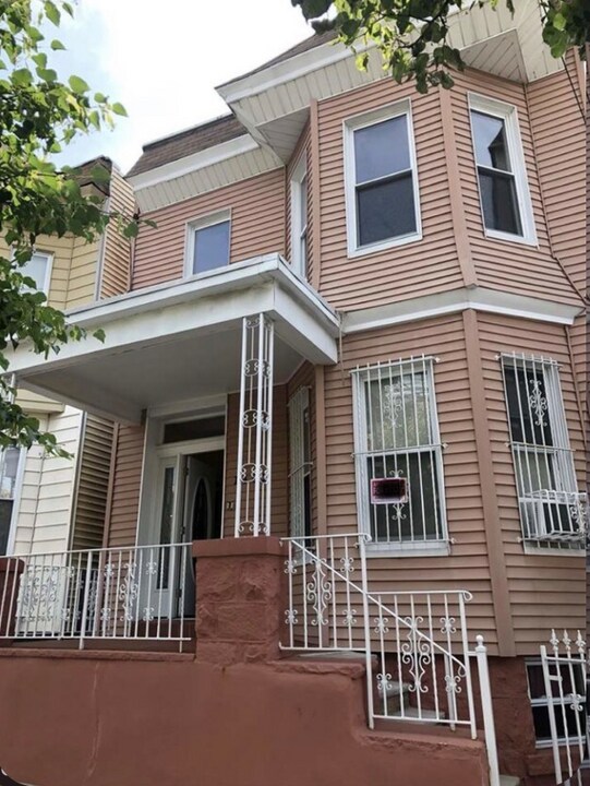 1402 New York Ave in Union City, NJ - Foto de edificio