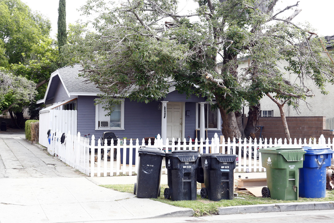 14807 Sylvan St in Van Nuys, CA - Building Photo