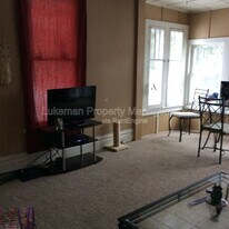 720 Village St in Kalamazoo, MI - Building Photo