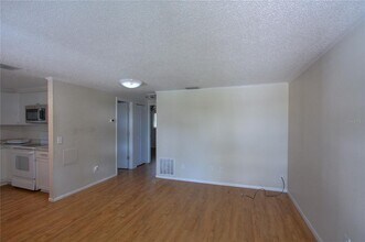 207 Shore T Rd in Nokomis, FL - Building Photo - Building Photo
