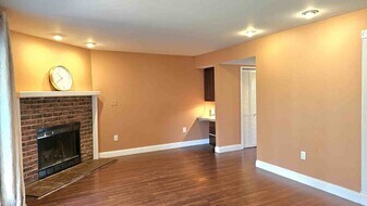 37 Anderson Ct in East Brunswick, NJ - Building Photo