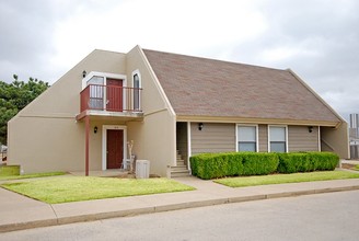 Summit Apartments in Jenks, OK - Foto de edificio - Building Photo