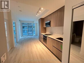 120 Broadway Ave in Toronto, ON - Building Photo - Building Photo