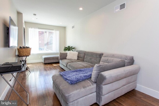 2009 Oakford St in Philadelphia, PA - Building Photo - Building Photo