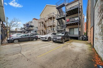 2430 W Iowa St in Chicago, IL - Building Photo - Building Photo