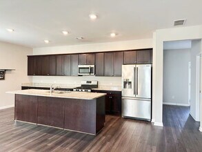 4372 Grosbeak Dr in Hoschton, GA - Foto de edificio - Building Photo