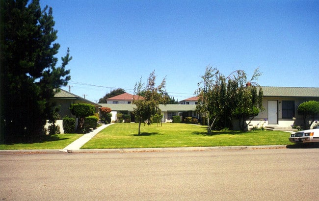 403-409 W Hickory Ave in Lompoc, CA - Building Photo - Other