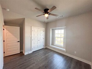 913 Cooksey Ct in Grandview, TX - Building Photo - Building Photo