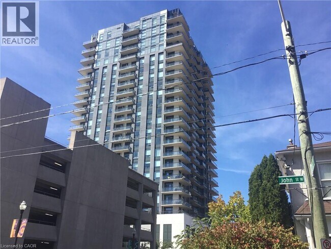 155 Caroline St S in Waterloo, ON - Building Photo - Building Photo