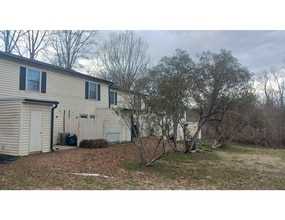 115 Eastcliff Dr SE in Concord, NC - Foto de edificio - Building Photo