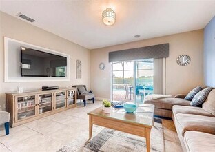 4425 Acorn Ct in Davenport, FL - Foto de edificio - Building Photo