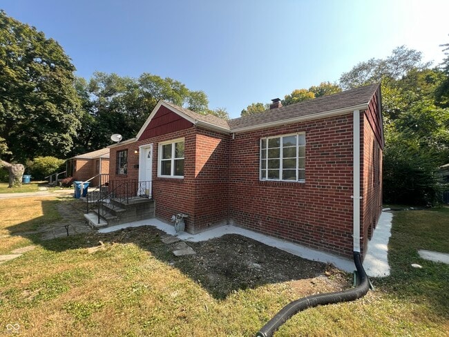 77 W Westfield Blvd in Indianapolis, IN - Building Photo - Building Photo