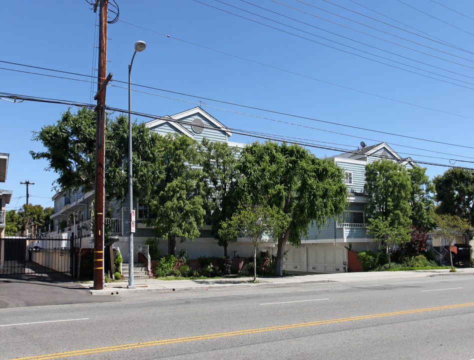 5324 Kester Ave in Van Nuys, CA - Building Photo