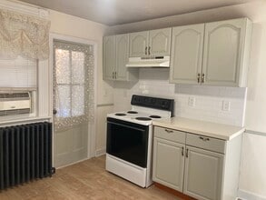 5 Elizabeth St, Unit 3rd fl in Bethel, CT - Building Photo - Building Photo