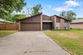 4136 Willow Oak St in Bryan, TX - Building Photo - Building Photo