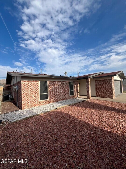 932-932 Oneida Dr in El Paso, TX - Building Photo