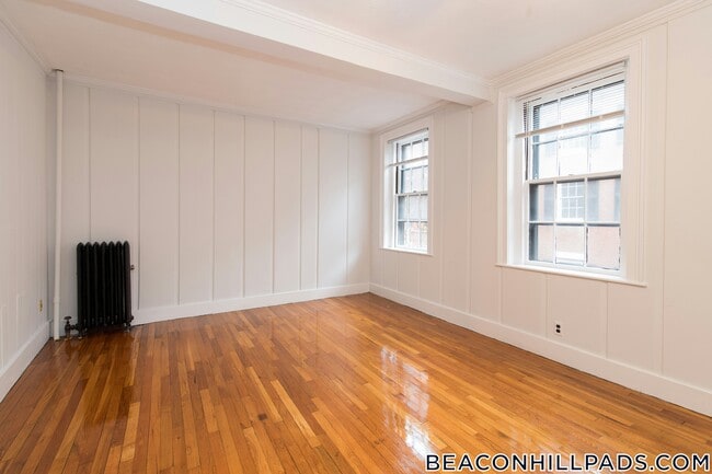 85 Myrtle St, Unit 4 in Boston, MA - Foto de edificio - Building Photo