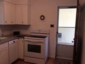 612 4th Ave, Unit 1 in East Northport, NY - Building Photo - Building Photo