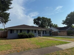5811 McKnight St in Houston, TX - Building Photo - Building Photo