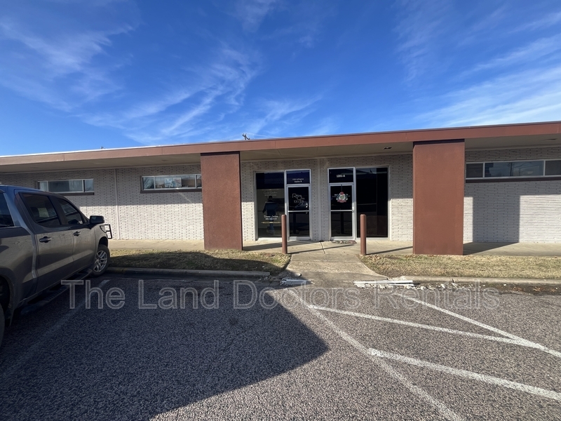 1201 Arlington St in Ada, OK - Building Photo